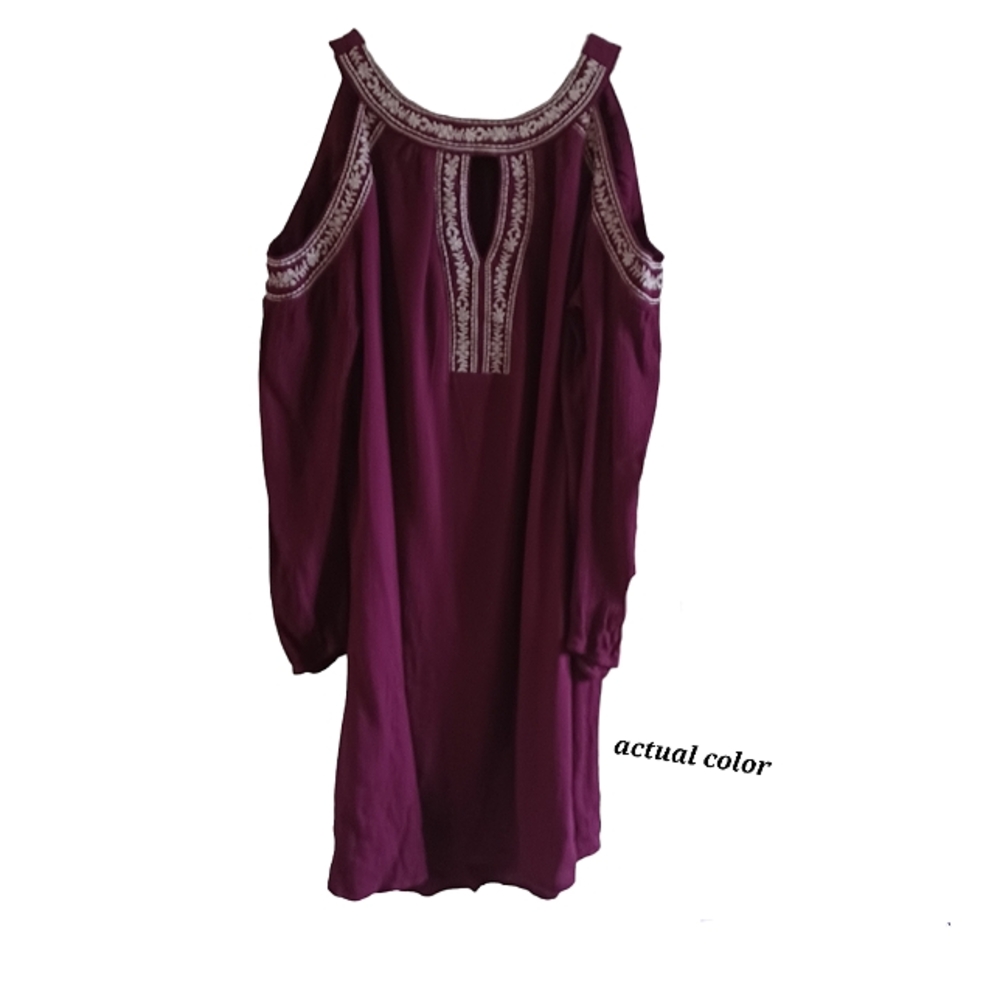 Time and Tru cold shoulder key hole neck dress  Size S 4-6